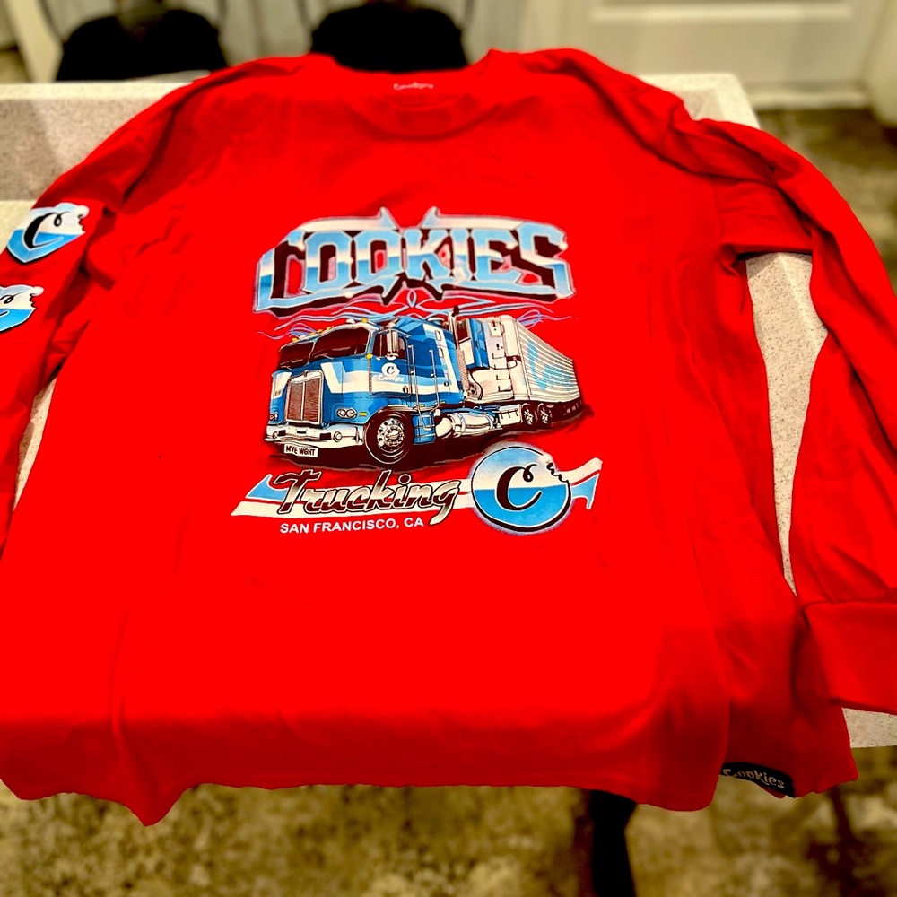 Rare Cookies Men’s Red Long Sleeve T-Shirt Size XL.